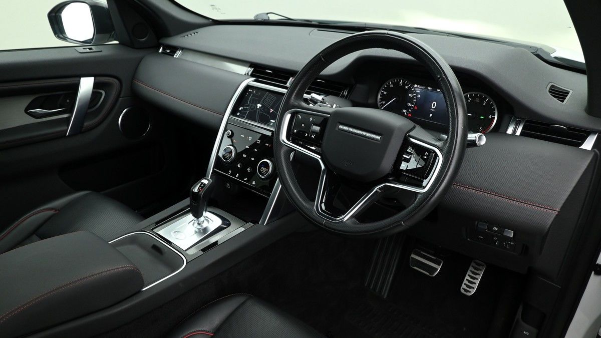 Land Rover Discovery Sport Image 3