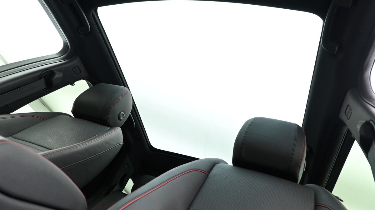 Land Rover Discovery Sport Image 2