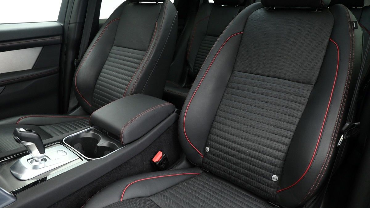 Land Rover Discovery Sport Image 4