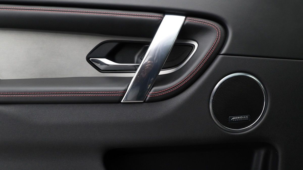 Land Rover Discovery Sport Image 13
