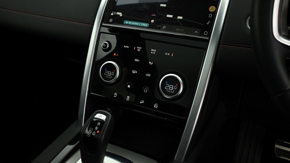 Land Rover Discovery Sport Image 12