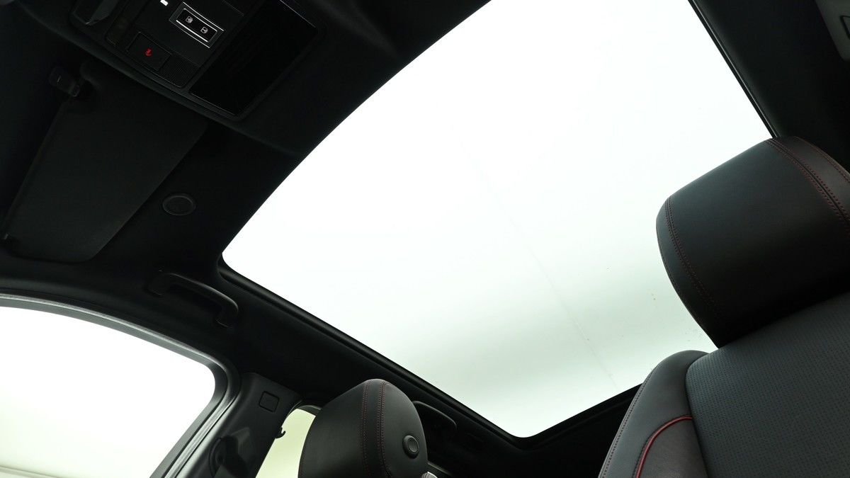 Land Rover Discovery Sport Image 2