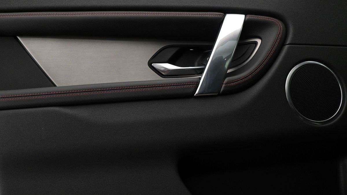 Land Rover Discovery Sport Image 13