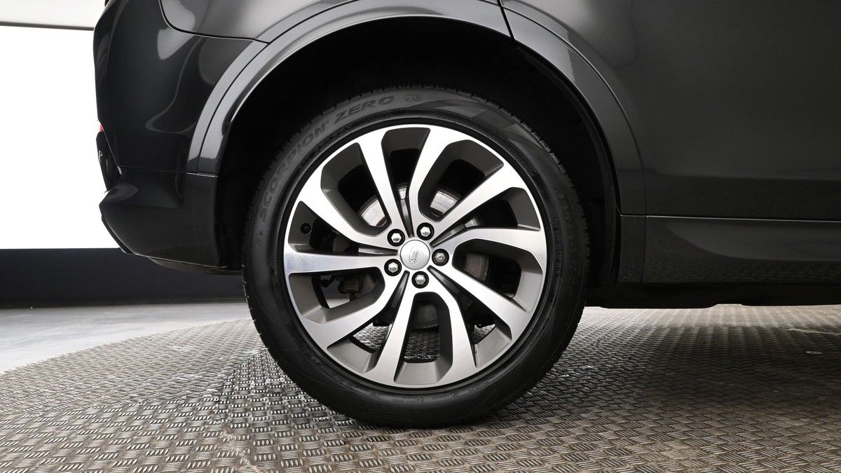 Land Rover Discovery Sport Image 9