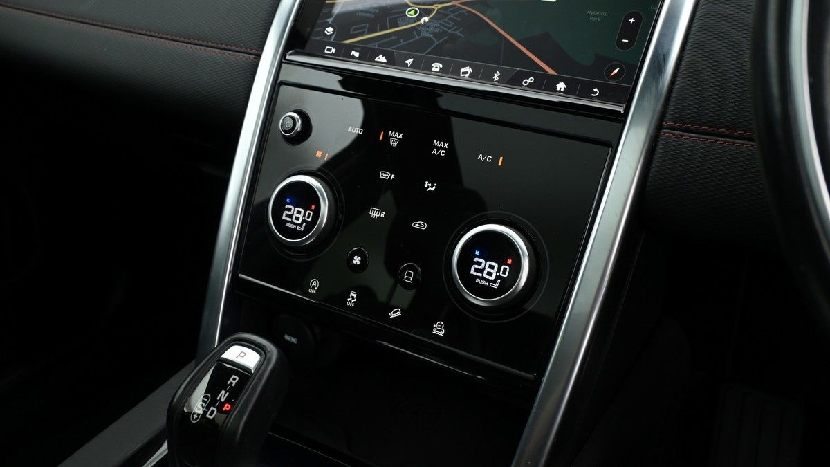 Land Rover Discovery Sport Image 12