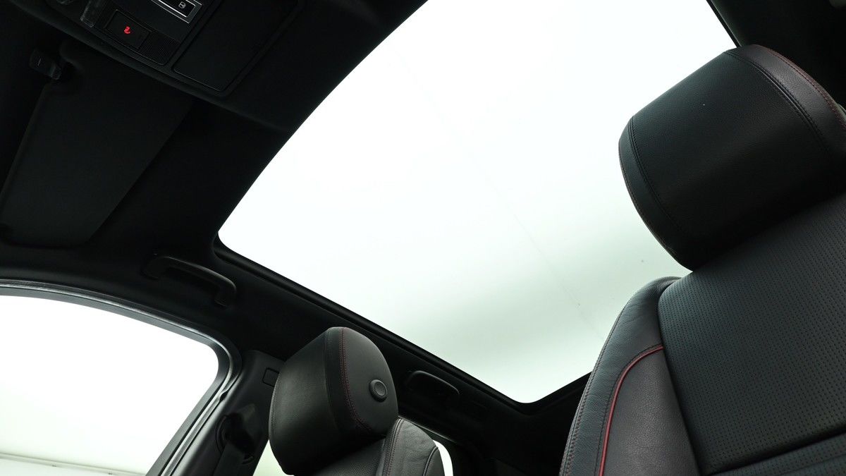 Land Rover Discovery Sport Image 2