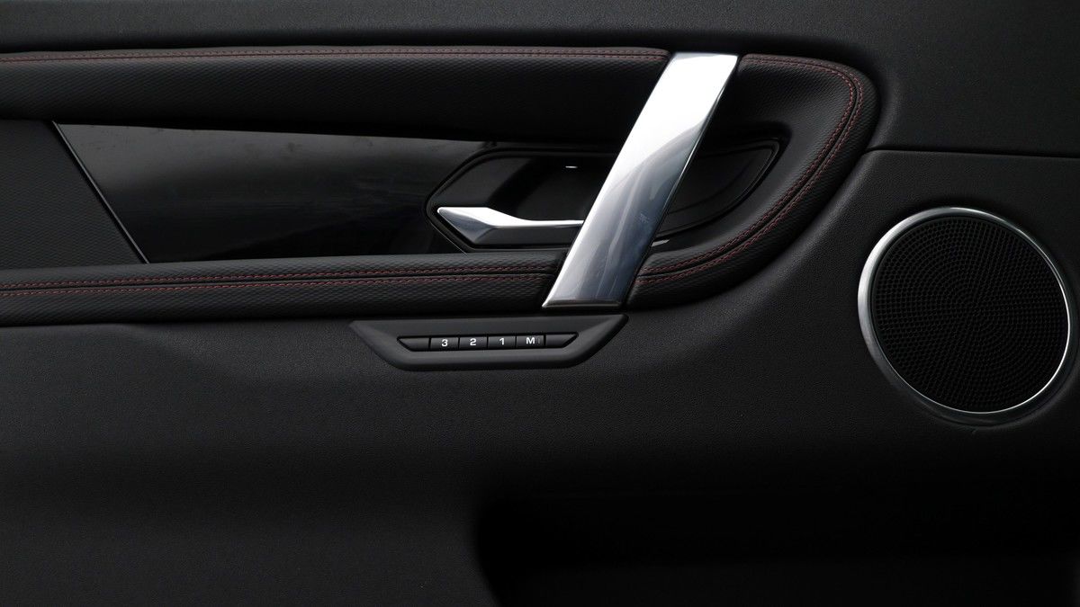 Land Rover Discovery Sport Image 13