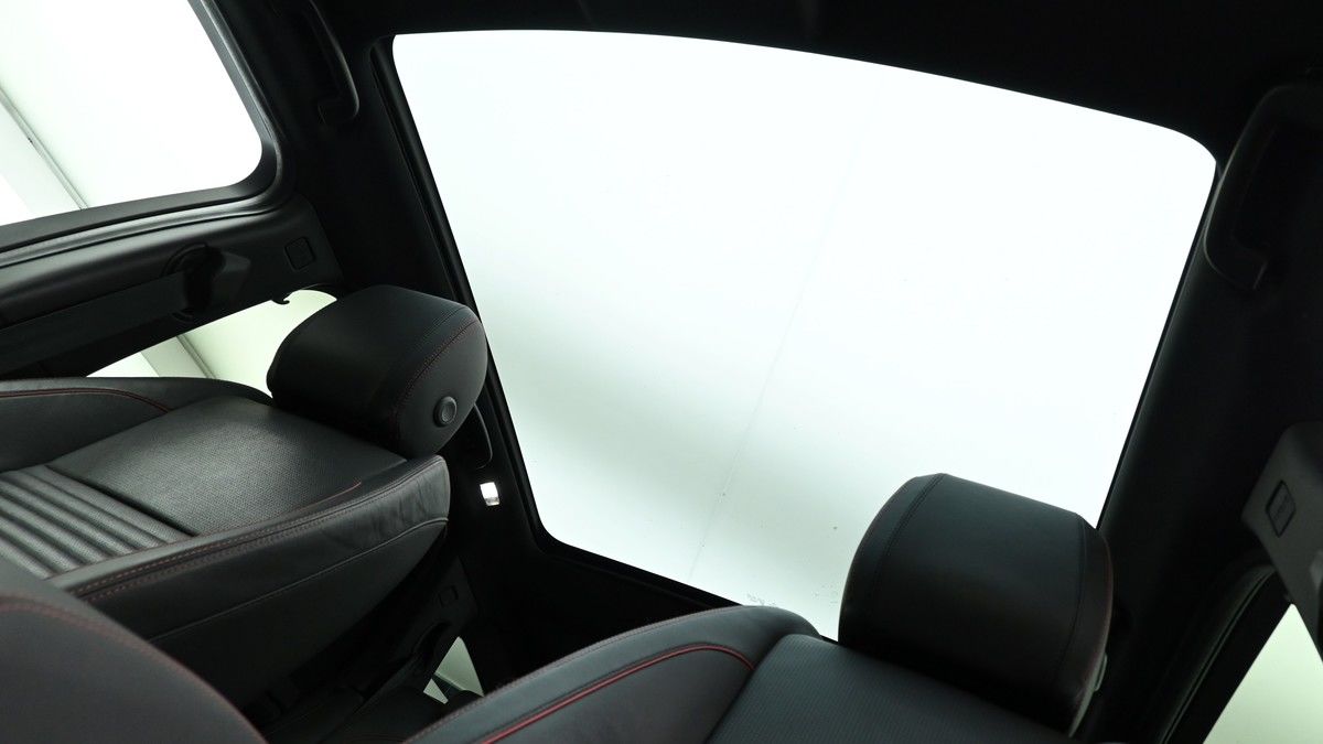 Land Rover Discovery Sport Image 2