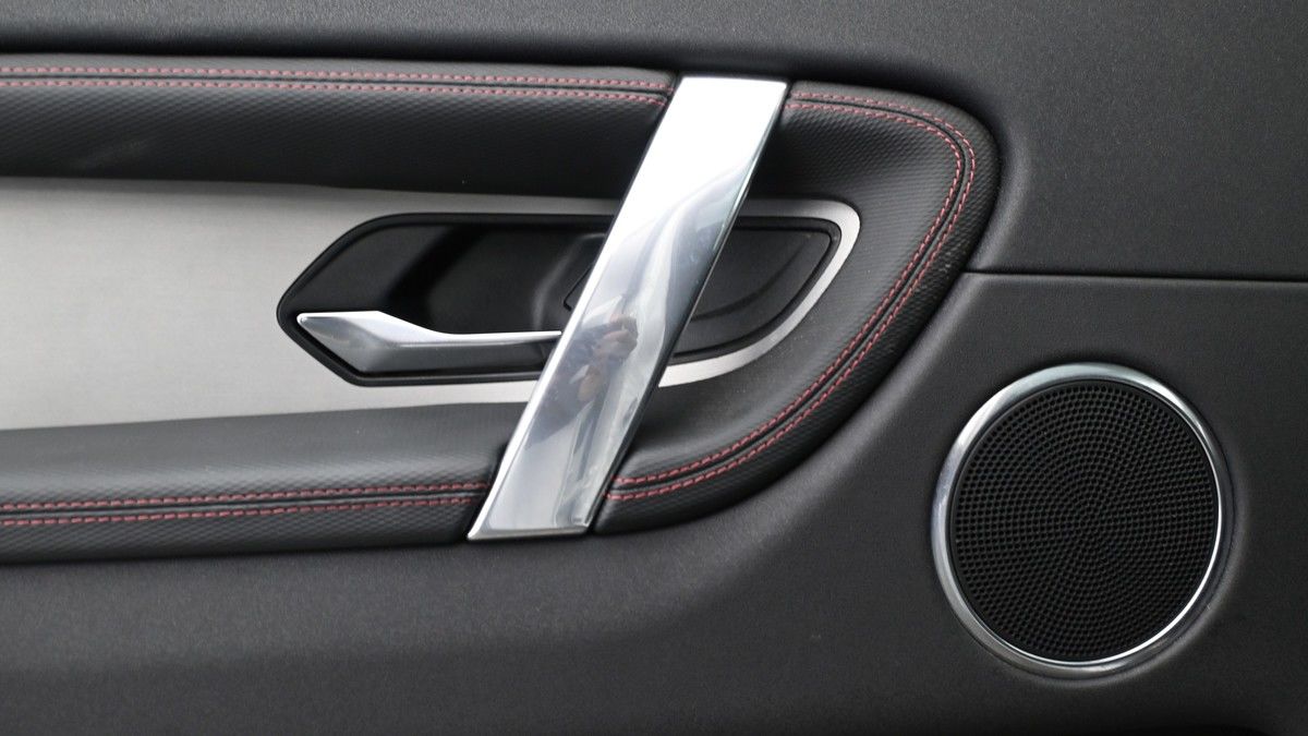 Land Rover Discovery Sport Image 13