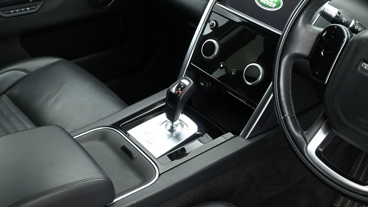 Land Rover Discovery Sport Image 4