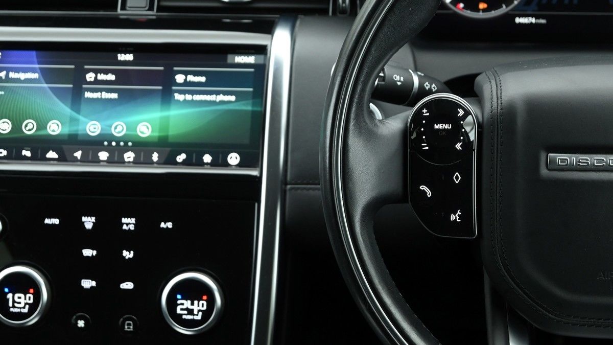 Land Rover Discovery Sport Image 30