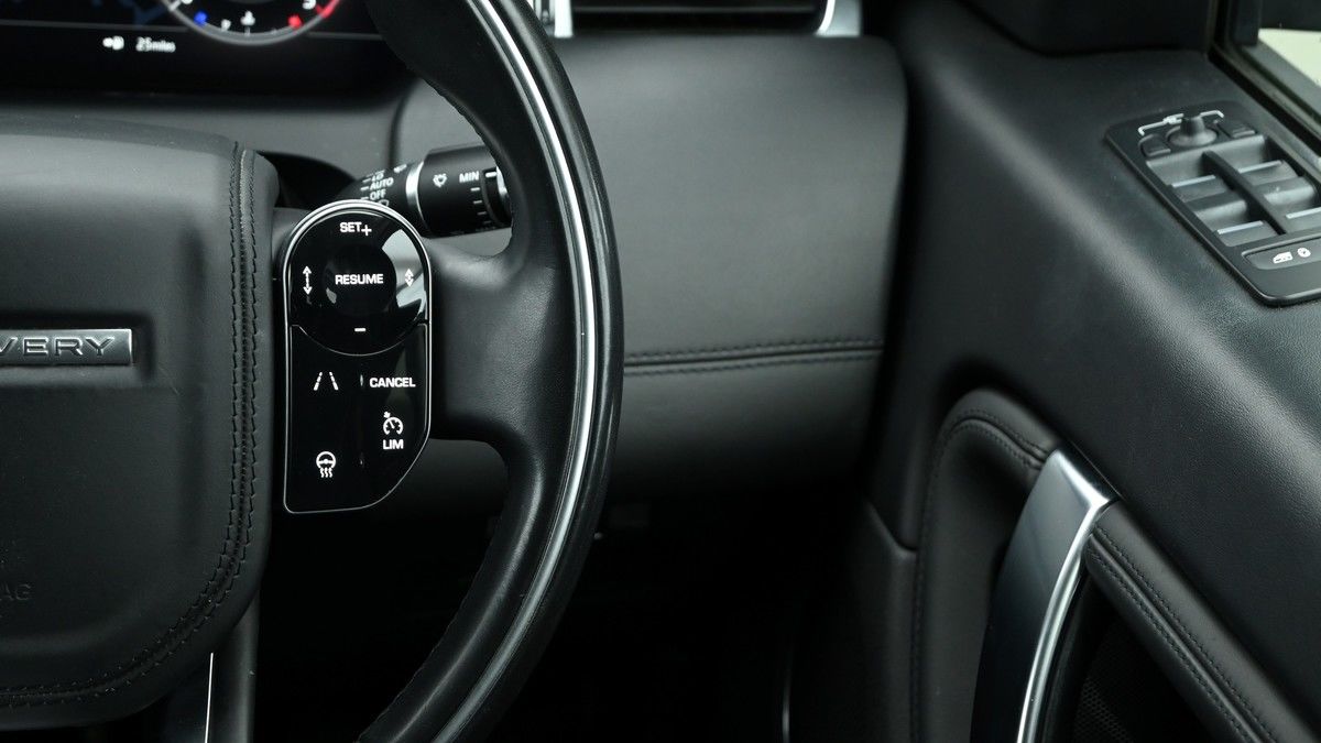 Land Rover Discovery Sport Image 32