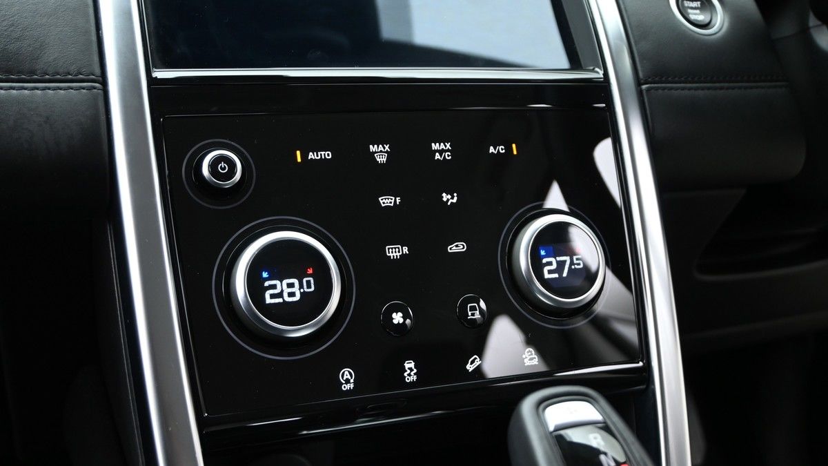 Land Rover Discovery Sport Image 23