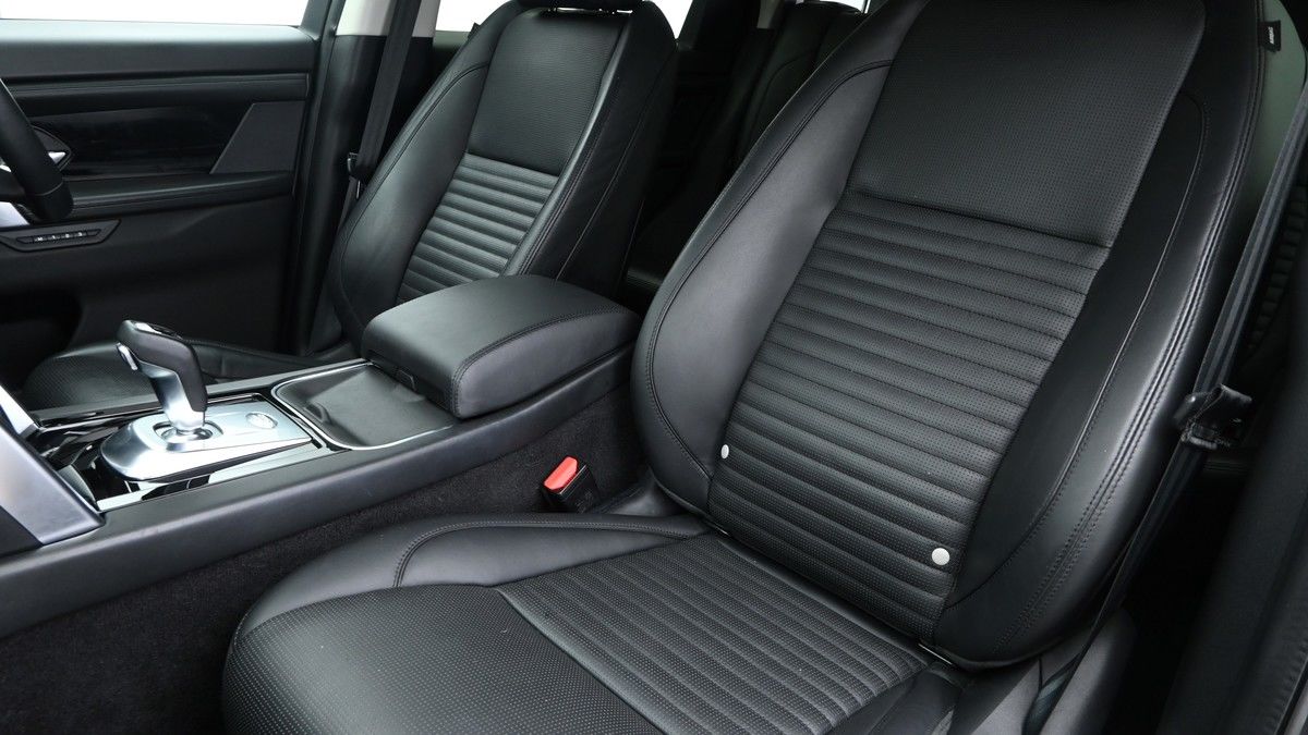 Land Rover Discovery Sport Image 7