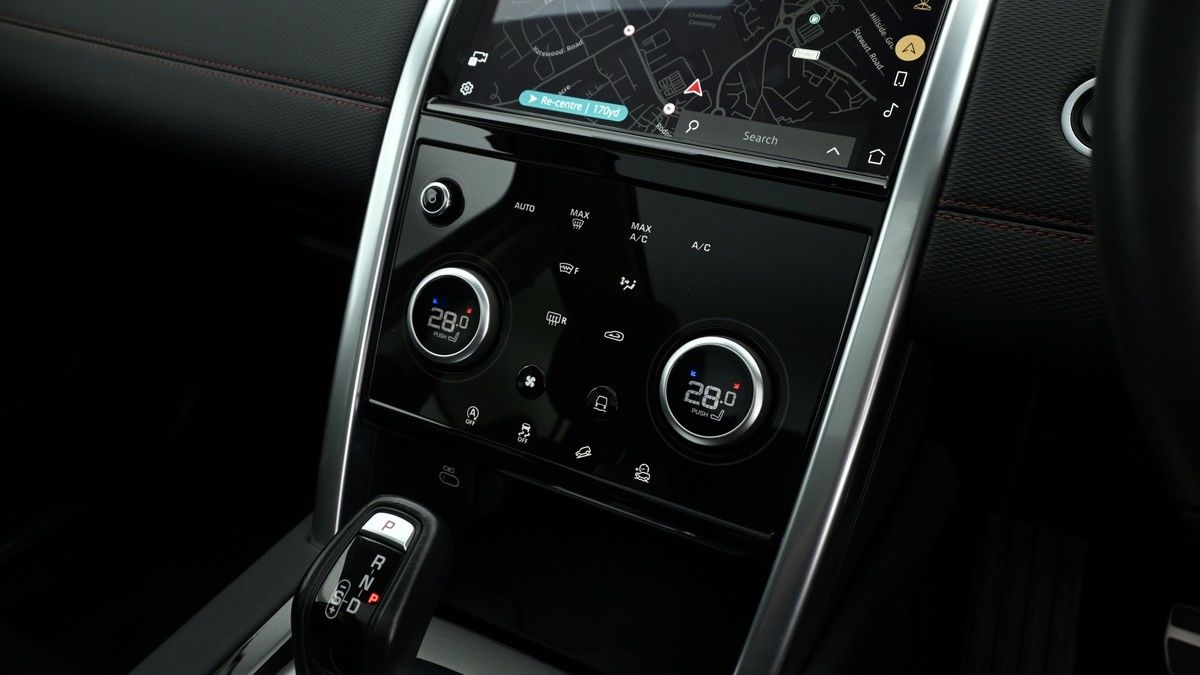 Land Rover Discovery Sport Image 12