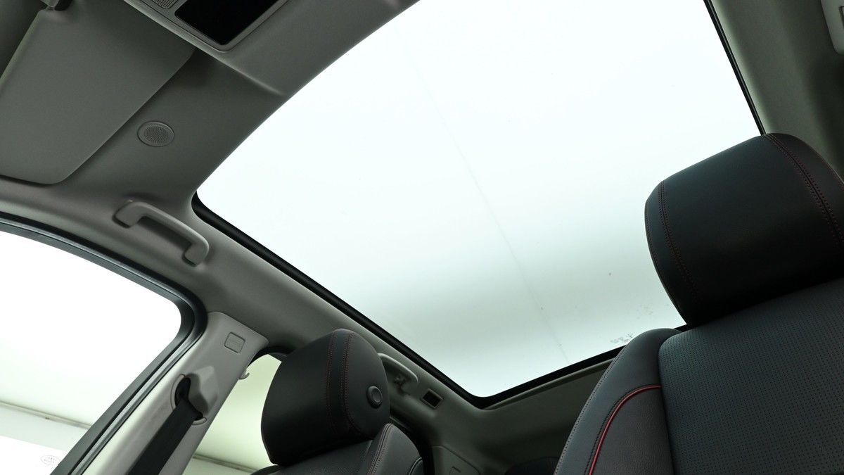 Land Rover Discovery Sport Image 2