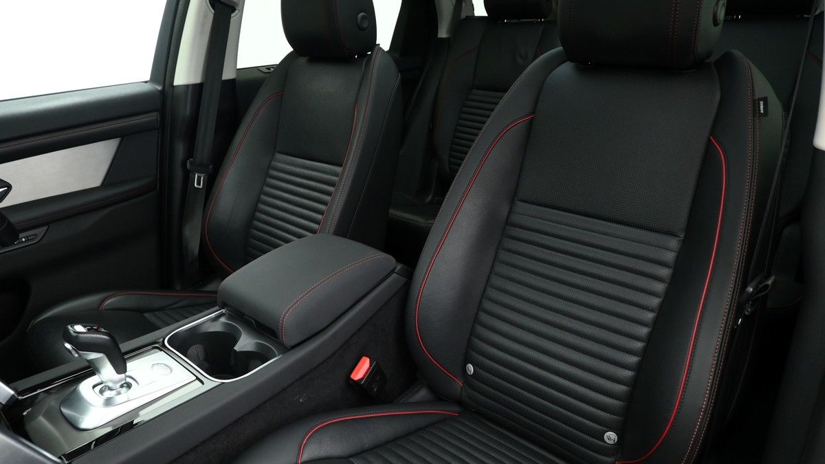 Land Rover Discovery Sport Image 4