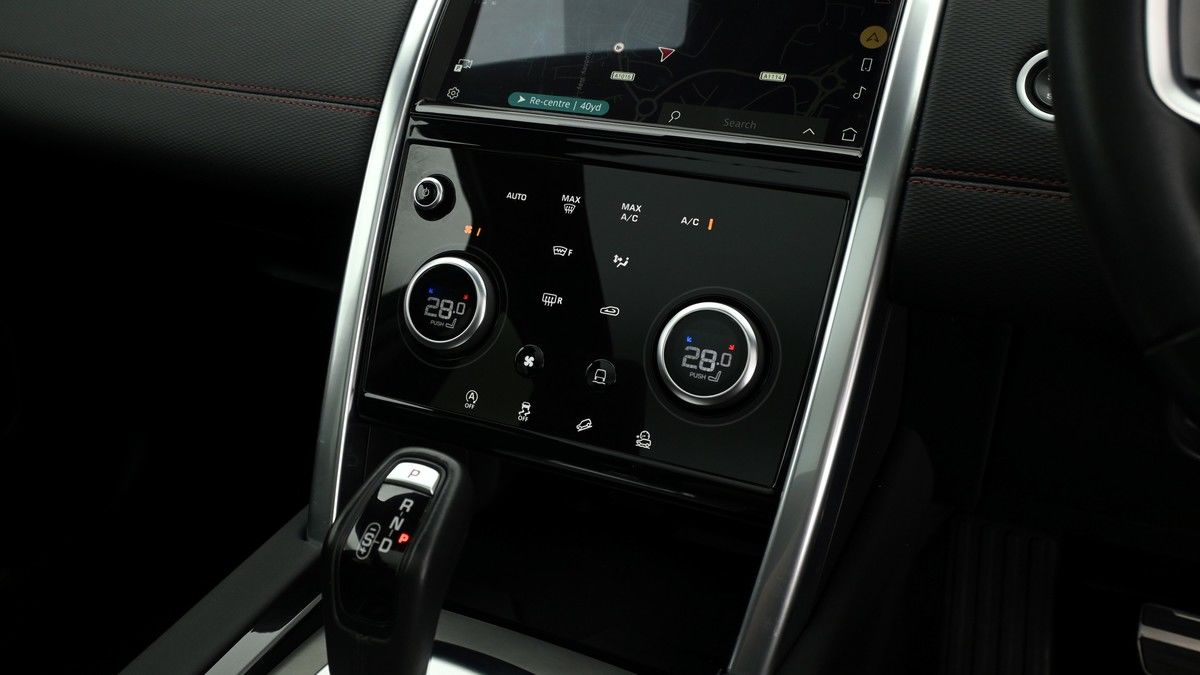 Land Rover Discovery Sport Image 12