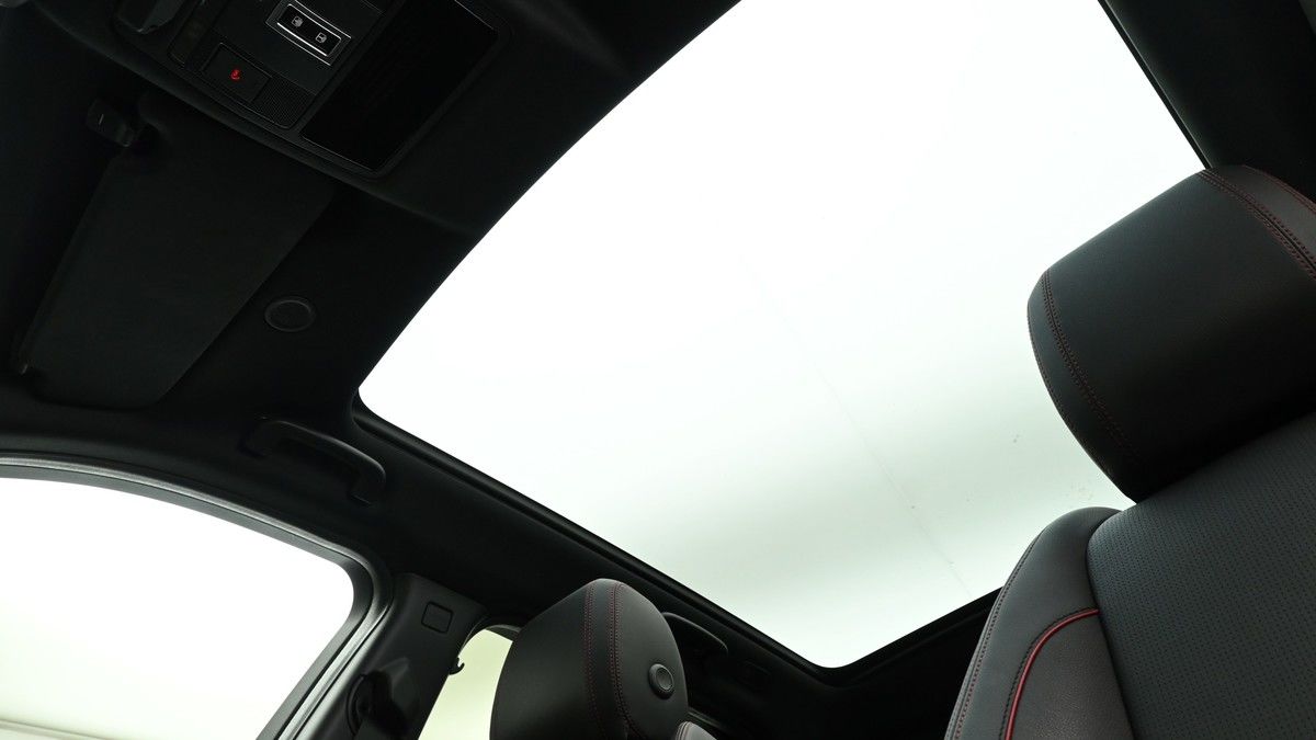 Land Rover Discovery Sport Image 2