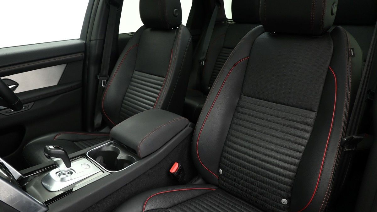 Land Rover Discovery Sport Image 4