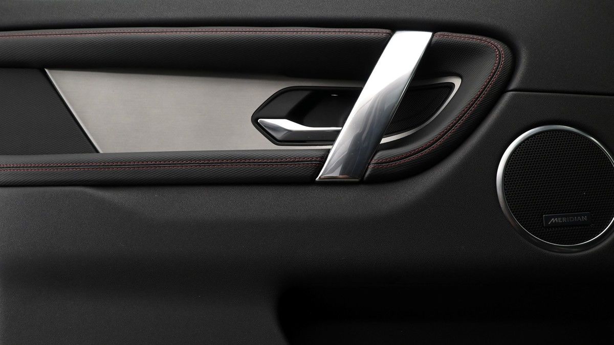 Land Rover Discovery Sport Image 13