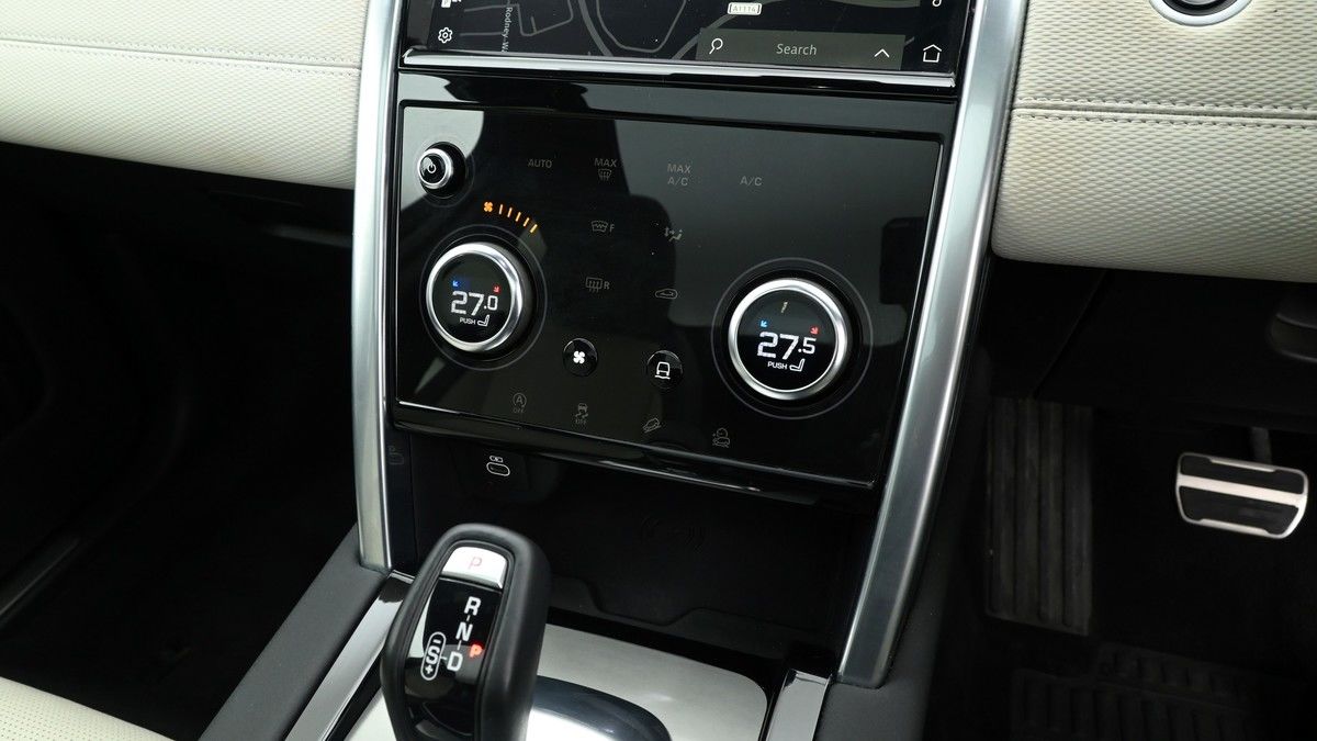 Land Rover Discovery Sport Image 12