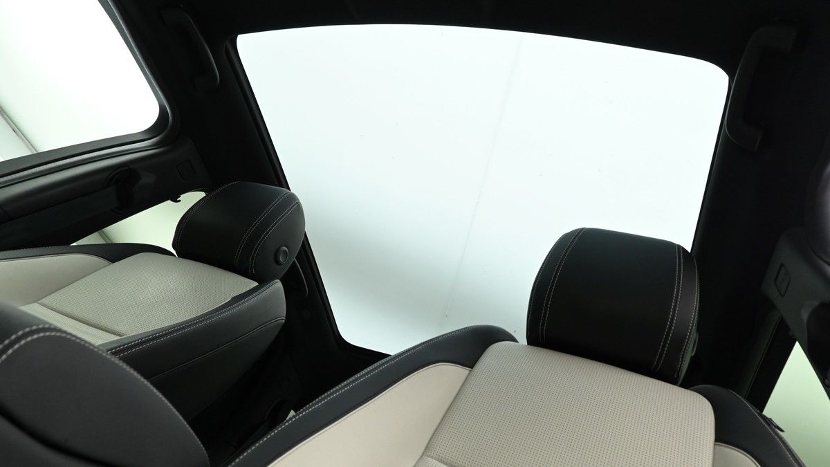 Land Rover Discovery Sport Image 2