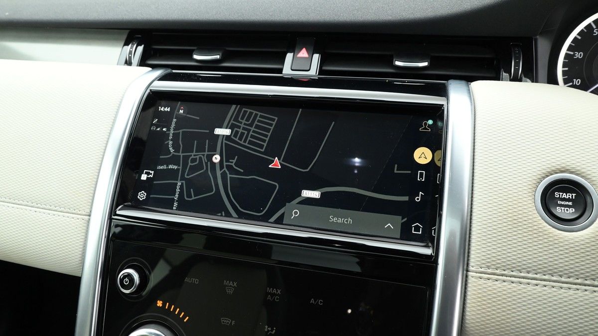 Land Rover Discovery Sport Image 11