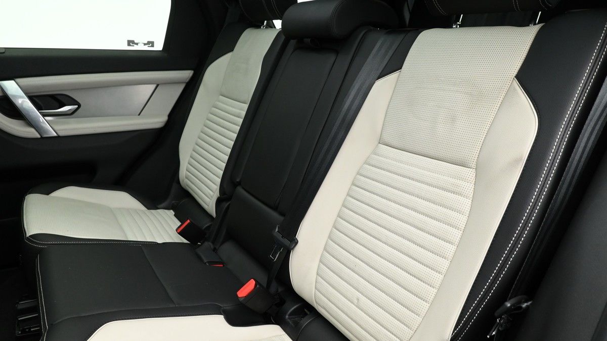 Land Rover Discovery Sport Image 5