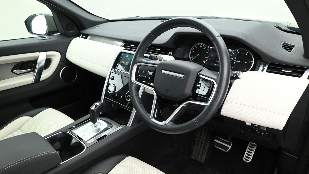Land Rover Discovery Sport Image 3