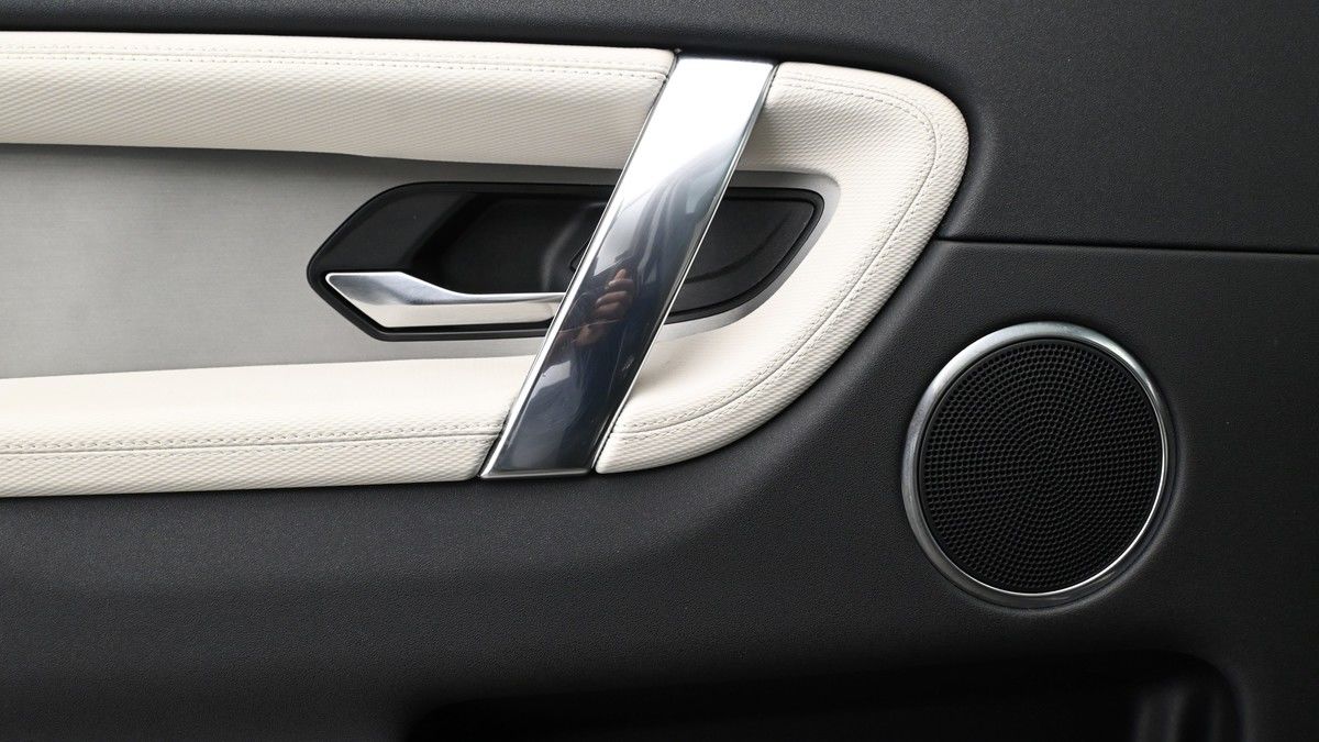 Land Rover Discovery Sport Image 13