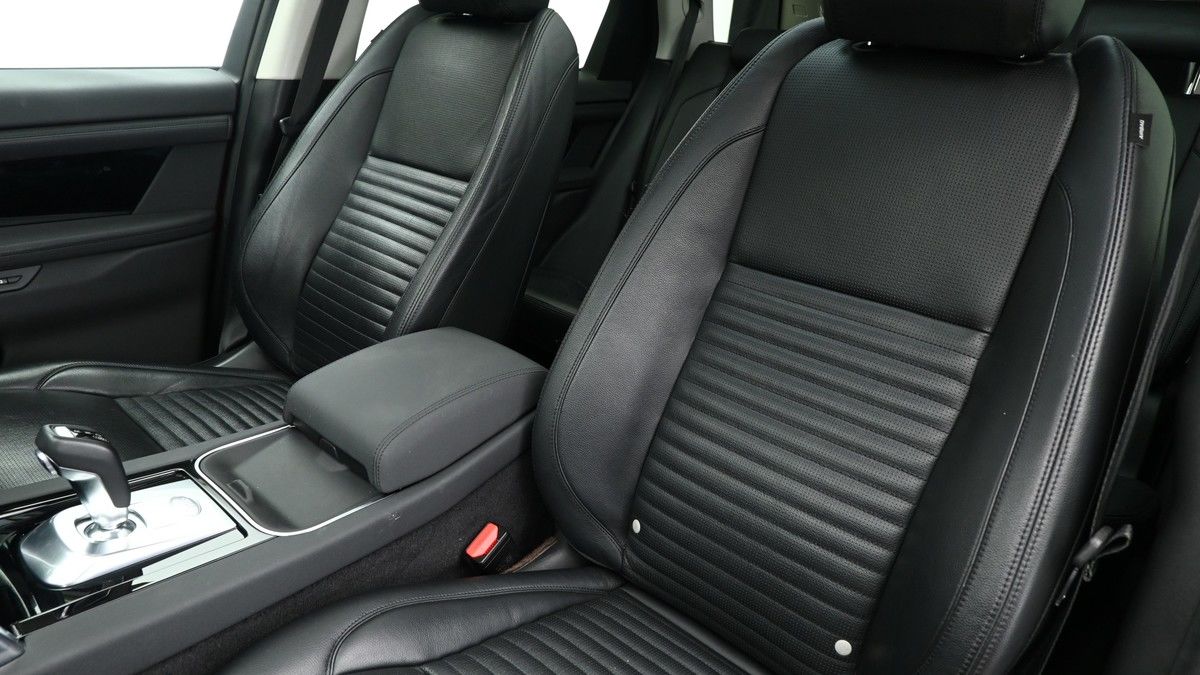 Land Rover Discovery Sport Image 4