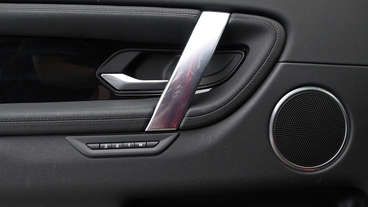 Land Rover Discovery Sport Image 13