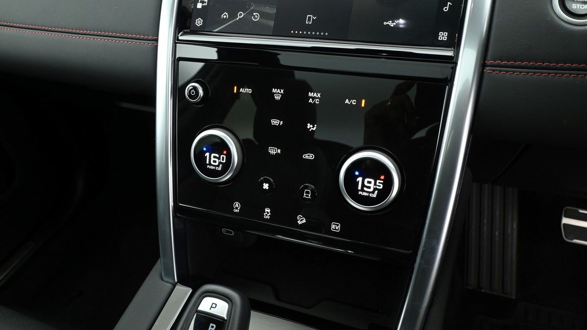 Land Rover Discovery Sport Image 12