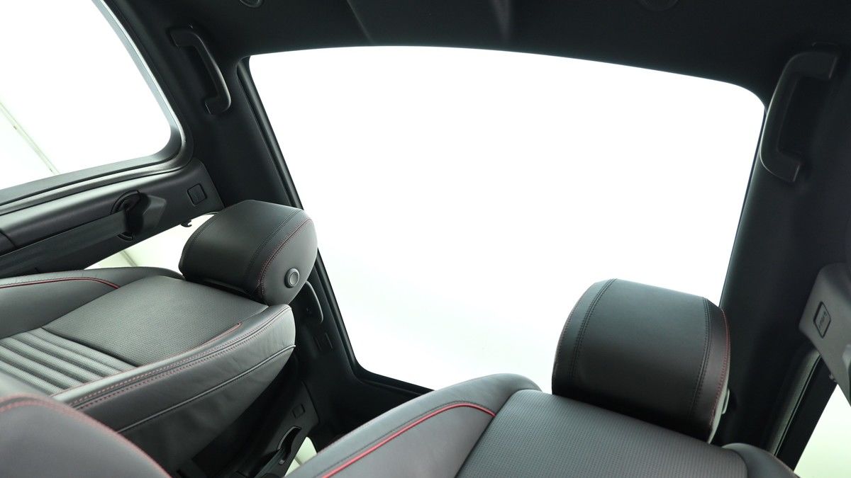Land Rover Discovery Sport Image 2
