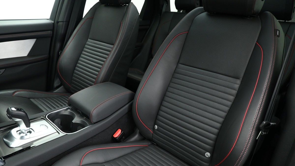 Land Rover Discovery Sport Image 4