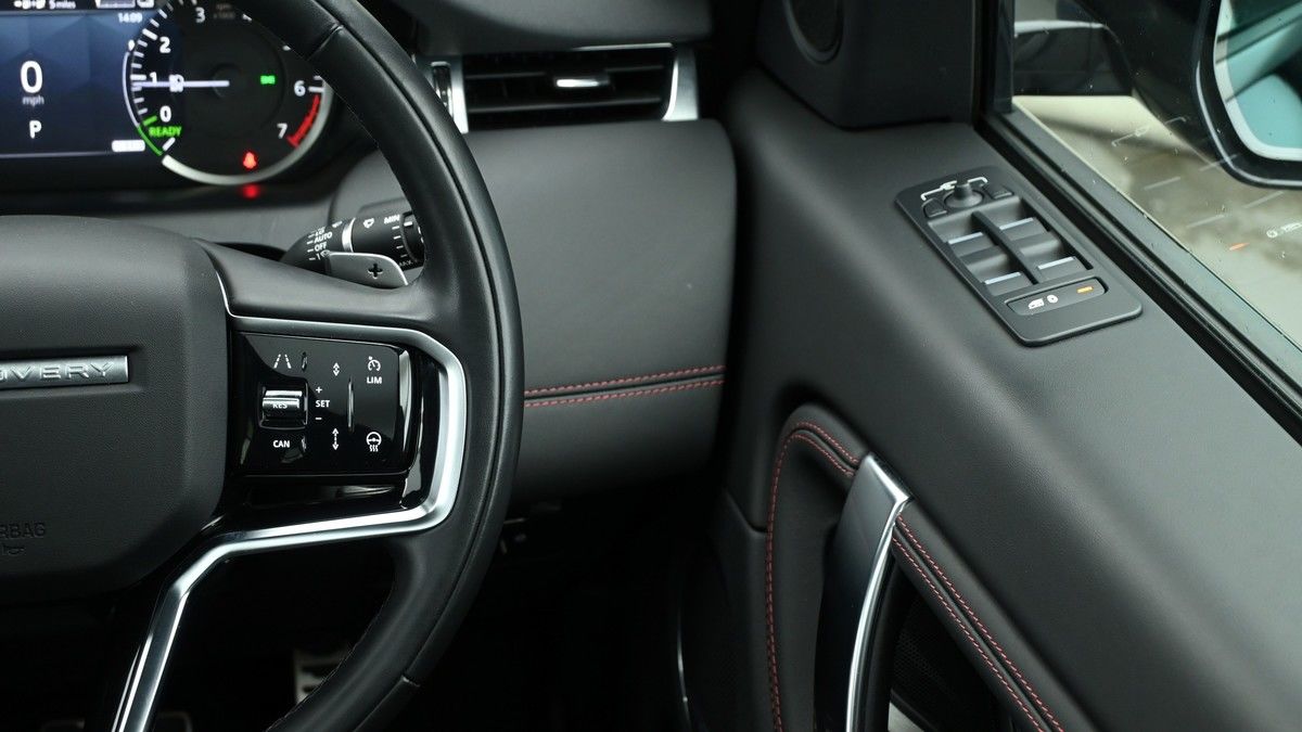 Land Rover Discovery Sport Image 16