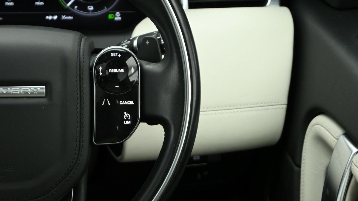 Land Rover Discovery Sport Image 16