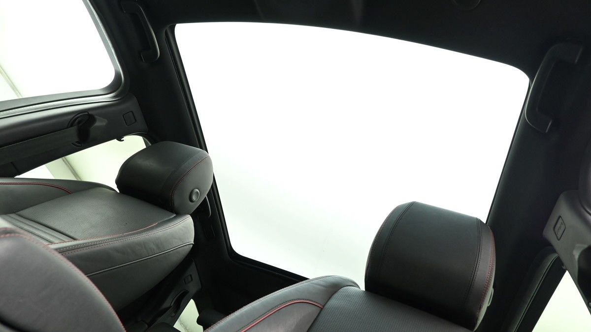 Land Rover Discovery Sport Image 2
