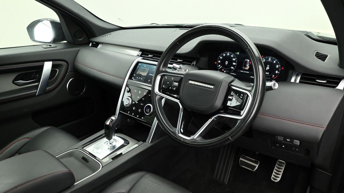 Land Rover Discovery Sport Image 3