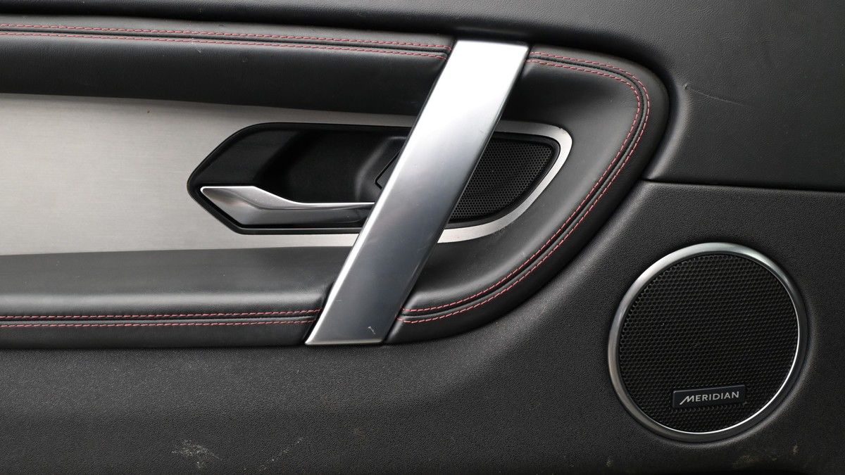 Land Rover Discovery Sport Image 13