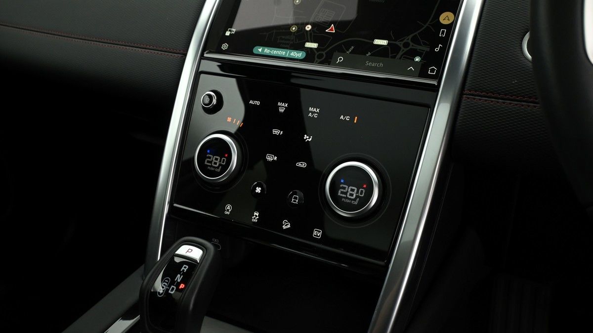 Land Rover Discovery Sport Image 12