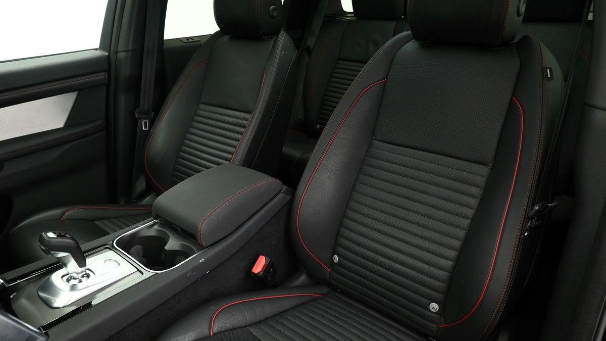 Land Rover Discovery Sport Image 4