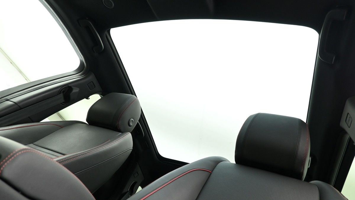 Land Rover Discovery Sport Image 2