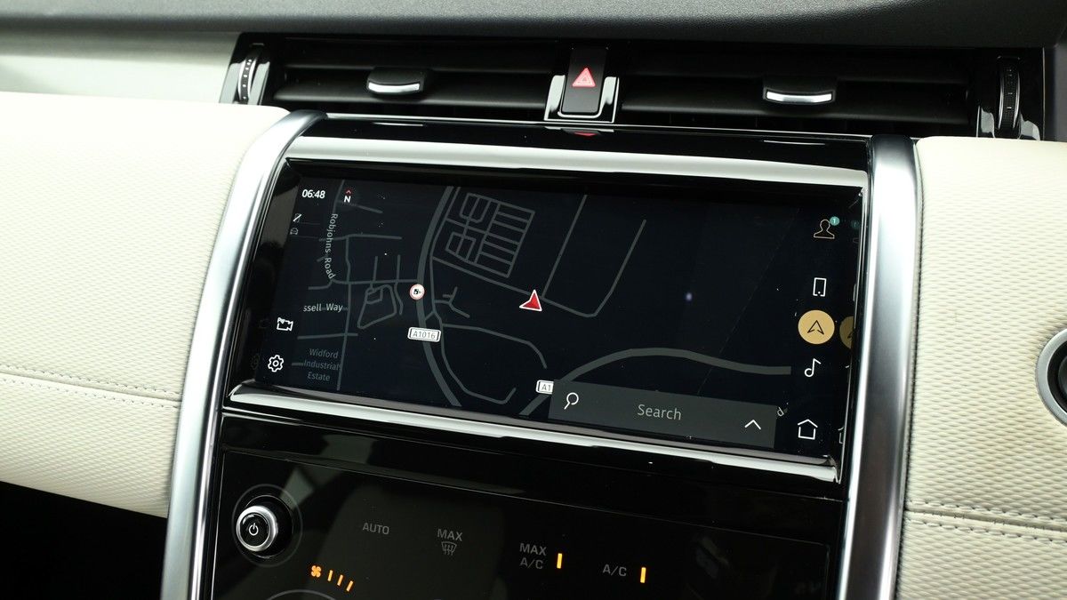 Land Rover Discovery Sport Image 11