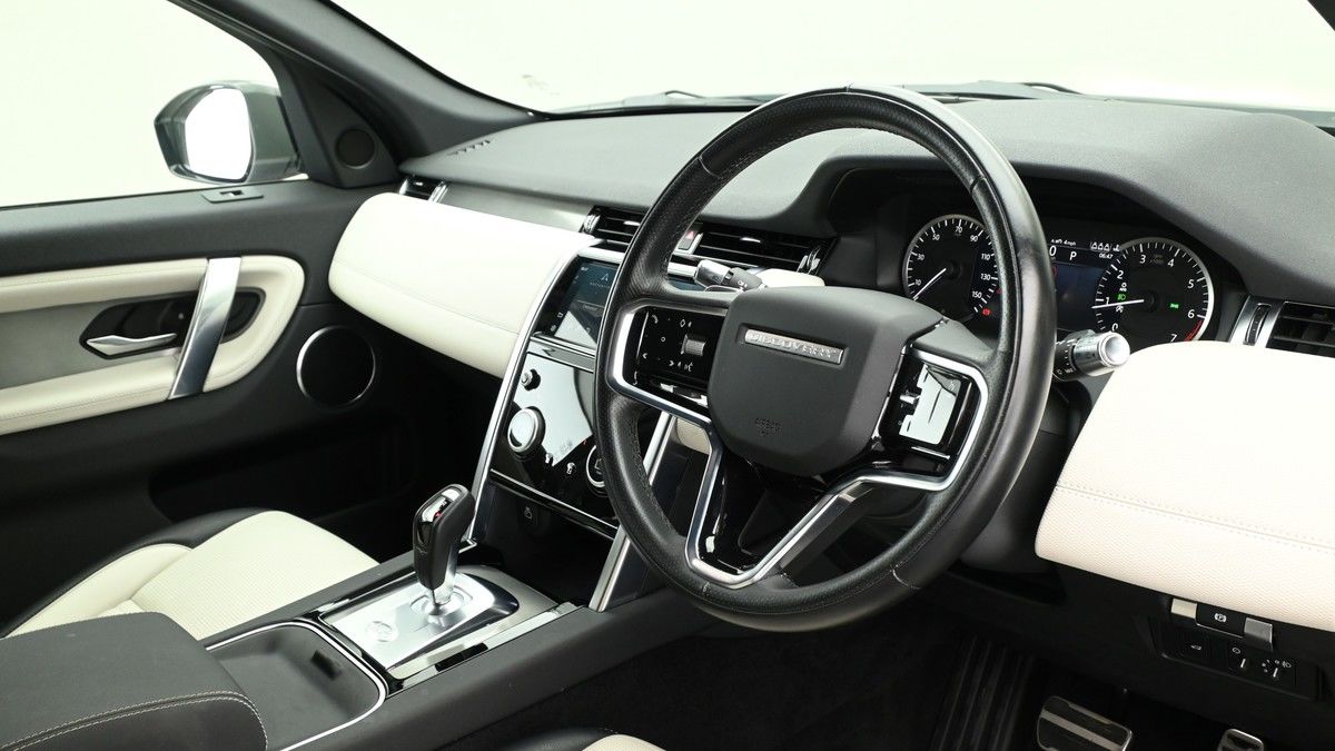Land Rover Discovery Sport Image 3