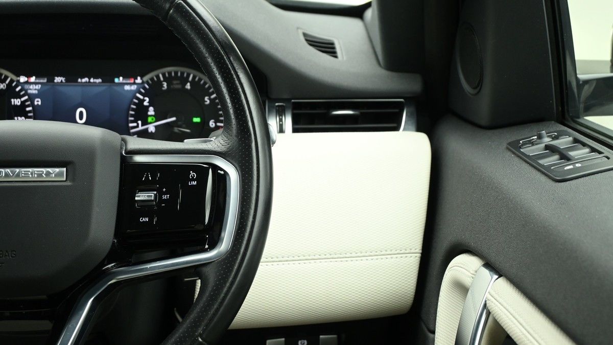 Land Rover Discovery Sport Image 16