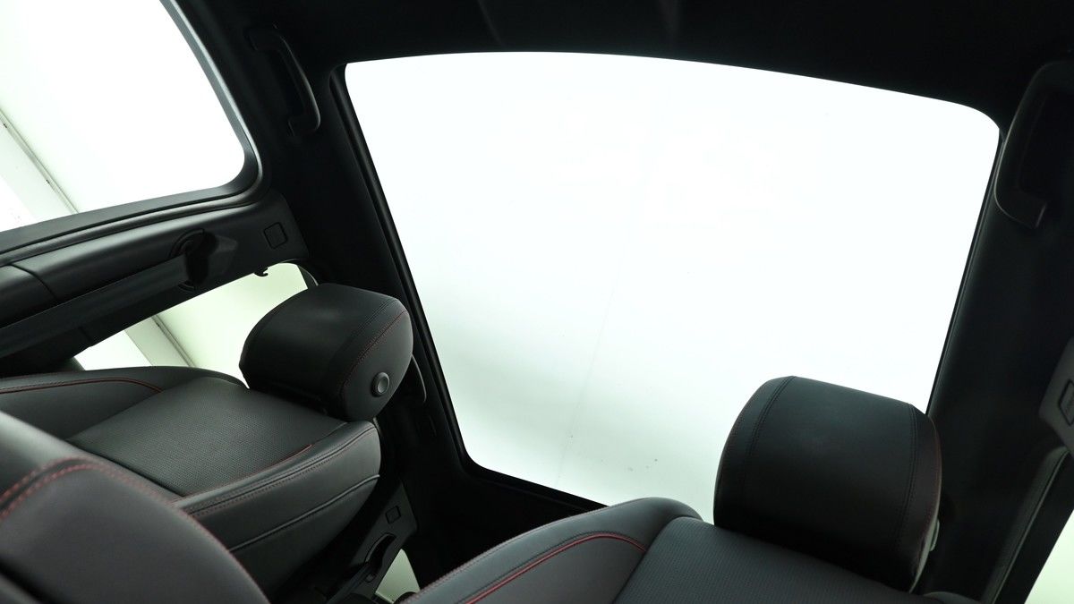 Land Rover Discovery Sport Image 2