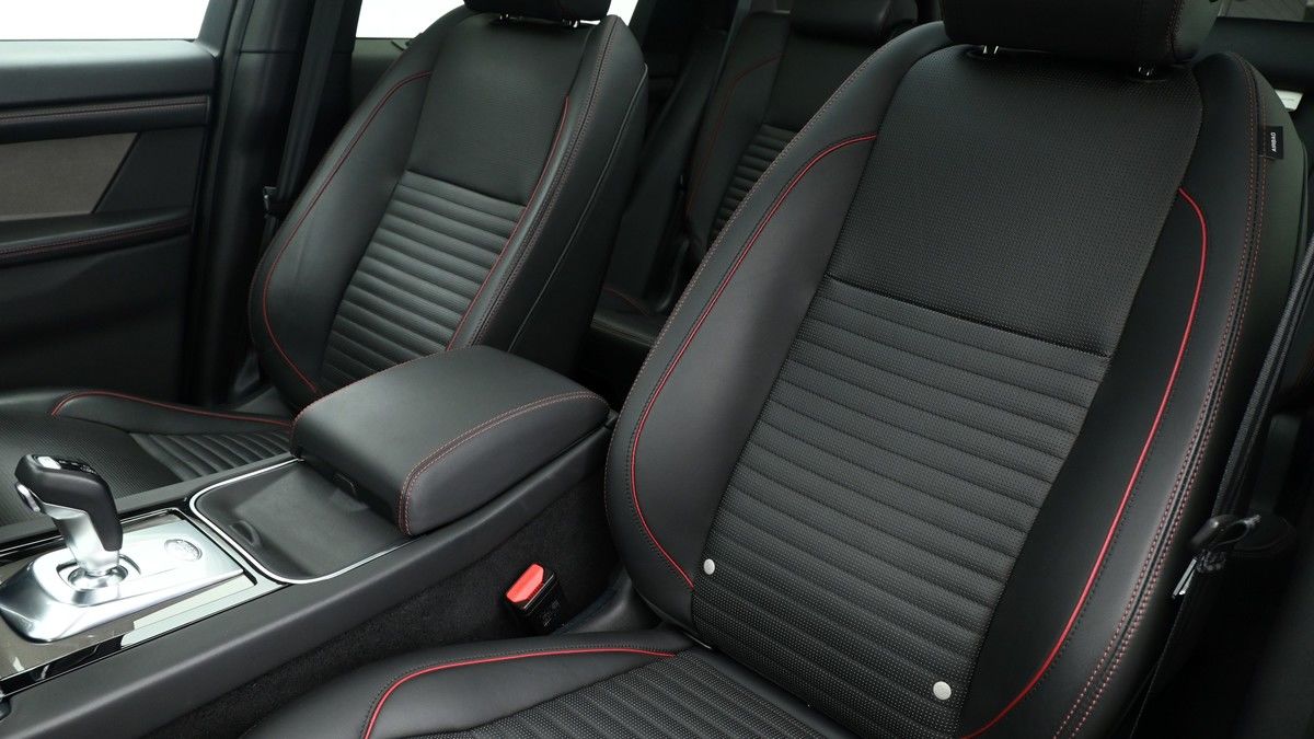 Land Rover Discovery Sport Image 4