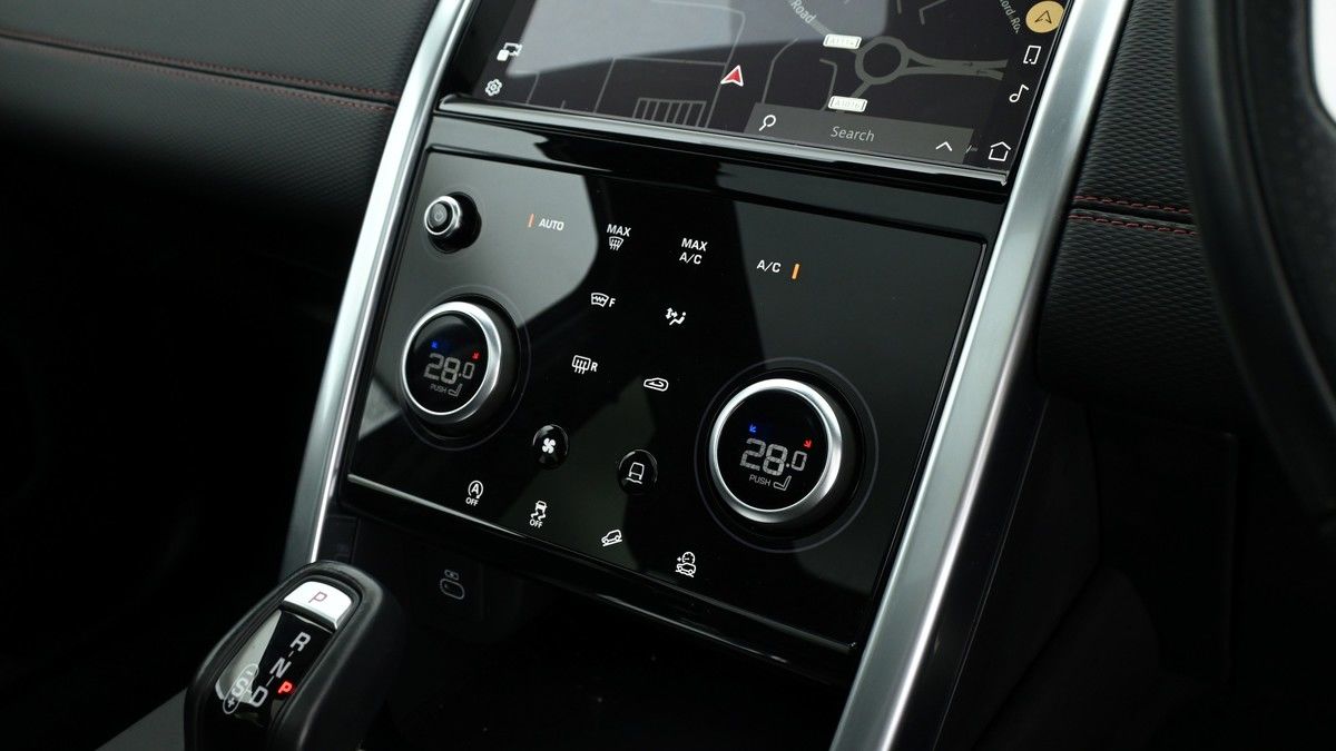 Land Rover Discovery Sport Image 12